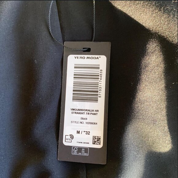 Vero Moda Straight Leg 7/8 High Rise Pant, Black, Size M, 32" Inseam - Picture 6 of 6